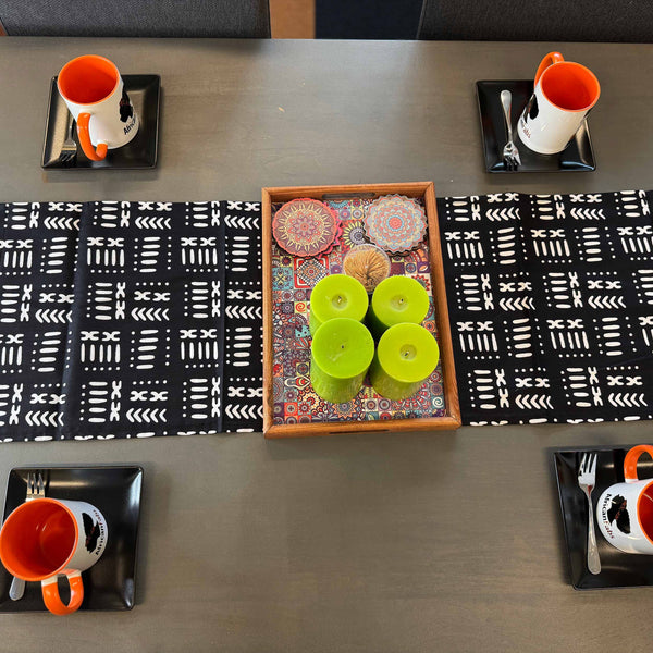 Chemin de table africain / nappe - Noir / Blanc Motifs Bogolan