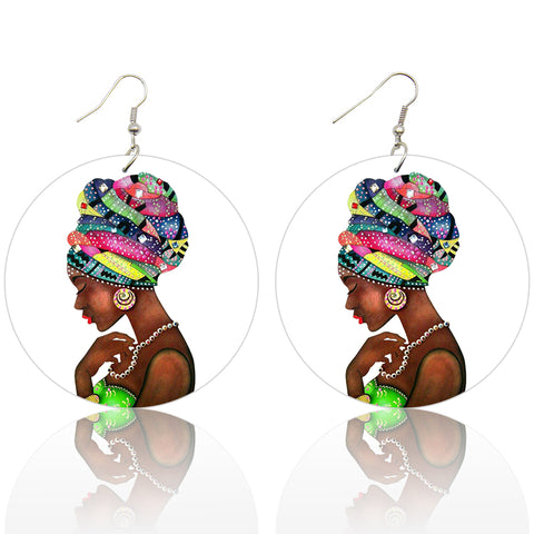 Femme avec un turban coloré | Boucles d'oreilles africaines