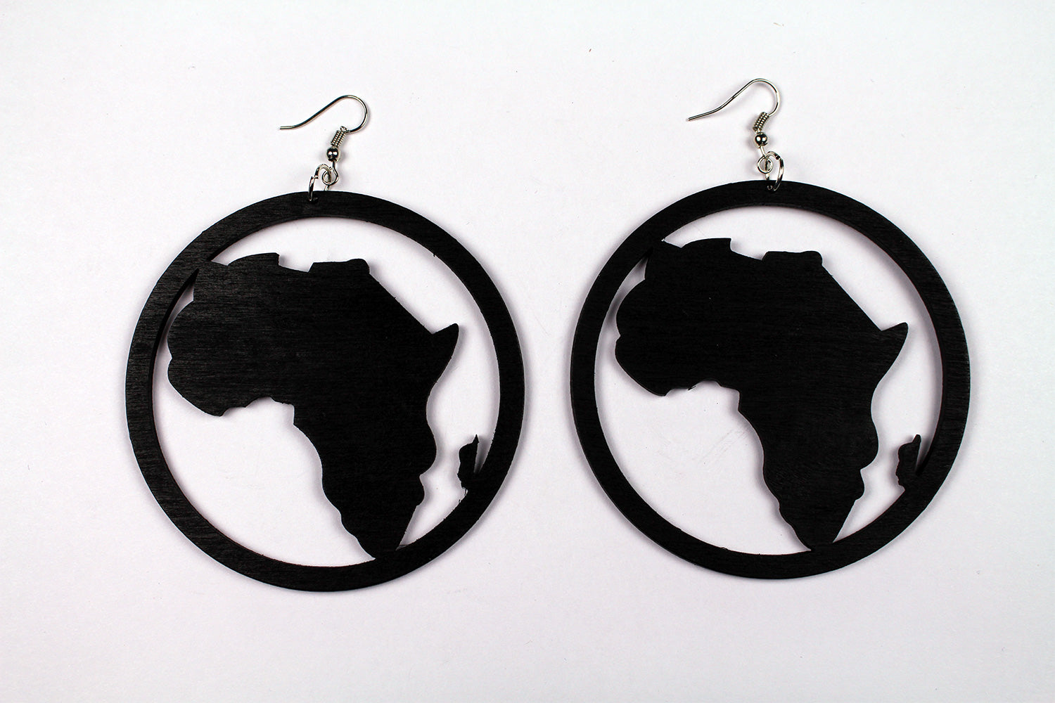 Boucles d'oreilles africaines in multiple colors | Le continent africain en cercle